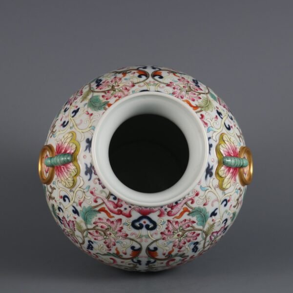 Qing Dynasty Qianlong period blue and white with pink double phoenix play flowers blessing ear vase - Image 3