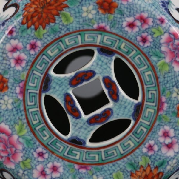 A pair of Doucai Bogutu embroidered cushions made in the Yongzheng period of the Qing Dynasty - Image 9