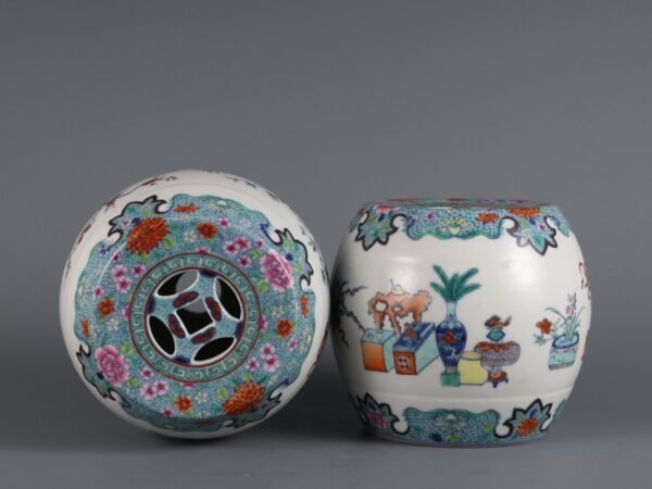 A pair of Doucai Bogutu embroidered cushions made in the Yongzheng period of the Qing Dynasty - Image 2