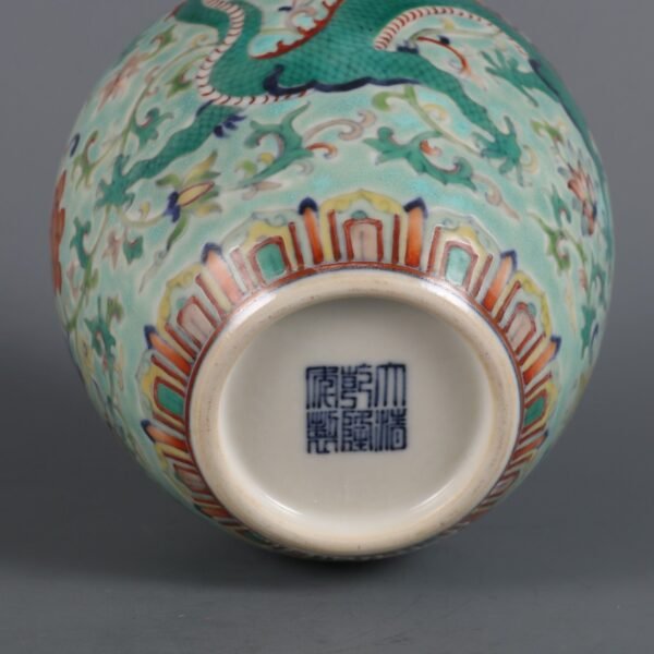 Qing Dynasty Qianlong Period Turquoise Green Doucai Dragon and Phoenix Covered Jar - Image 4