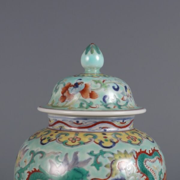 Qing Dynasty Qianlong Period Turquoise Green Doucai Dragon and Phoenix Covered Jar - Image 7