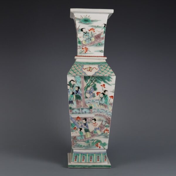 The size of the square vase with lotus-picking pattern made in Kangxi period of Qing Dynasty - Image 2