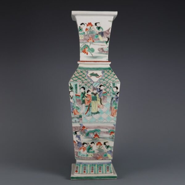 The size of the square vase with lotus-picking pattern made in Kangxi period of Qing Dynasty