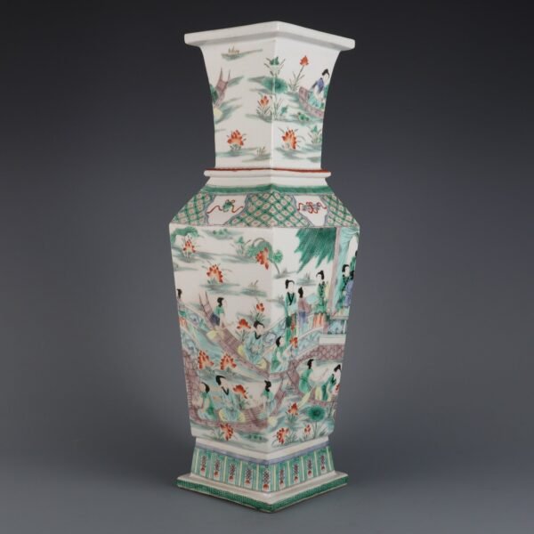 The size of the square vase with lotus-picking pattern made in Kangxi period of Qing Dynasty - Image 6