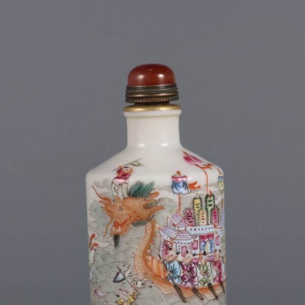 Qing Dynasty Yongzheng Period Famille Rose Children Playing Dragon and Phoenix Boat Snuff Bottle - Image 3