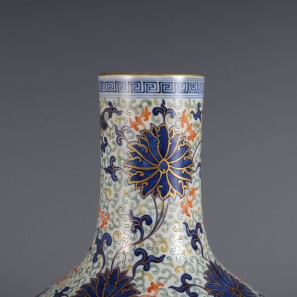 Qing Daoguang Period Blue and White Painted and Gold-painted Lotus Patterned Mustard Vase - Image 4