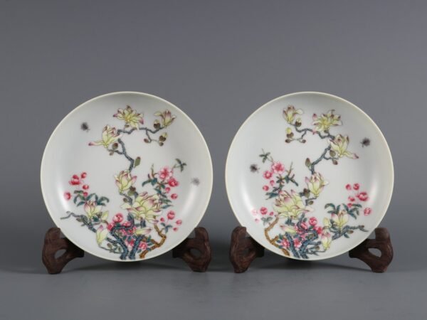 yellow glaze and magnolia flower pattern, made in the Yongzheng period of the Qing Dynasty