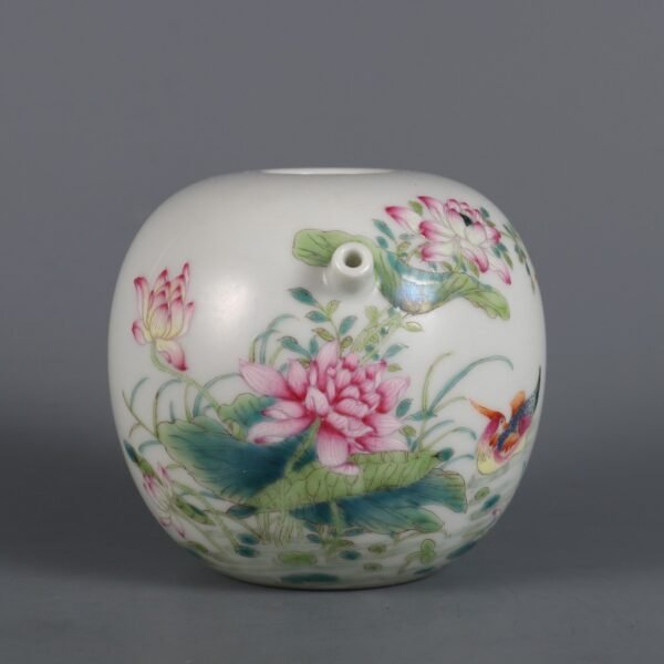 Qing Dynasty Yongzheng Period Pastel Lotus Pond Water Drop