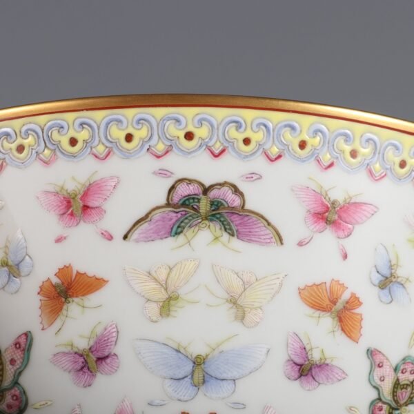 Large bowl with a pattern of butterflies and gold-painted characters made in the Tongzhi - Image 5