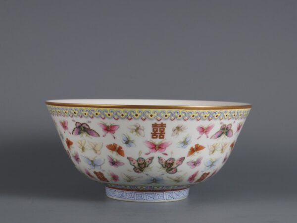 Large bowl with a pattern of butterflies and gold-painted characters made in the Tongzhi