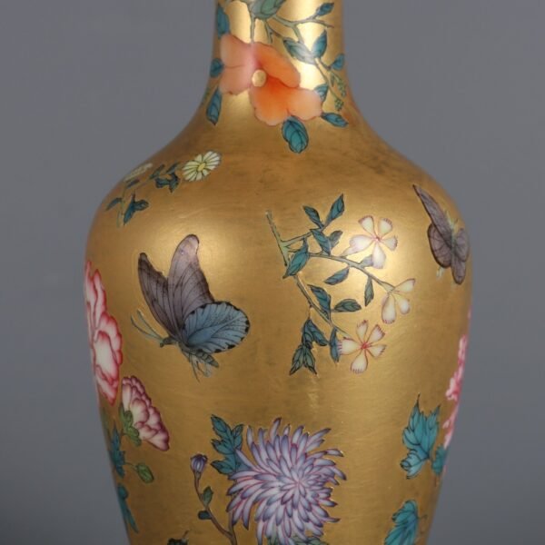 butterfly pattern in gold and pink enamel, made in the Yongzheng period of the Qing Dynasty - Image 7