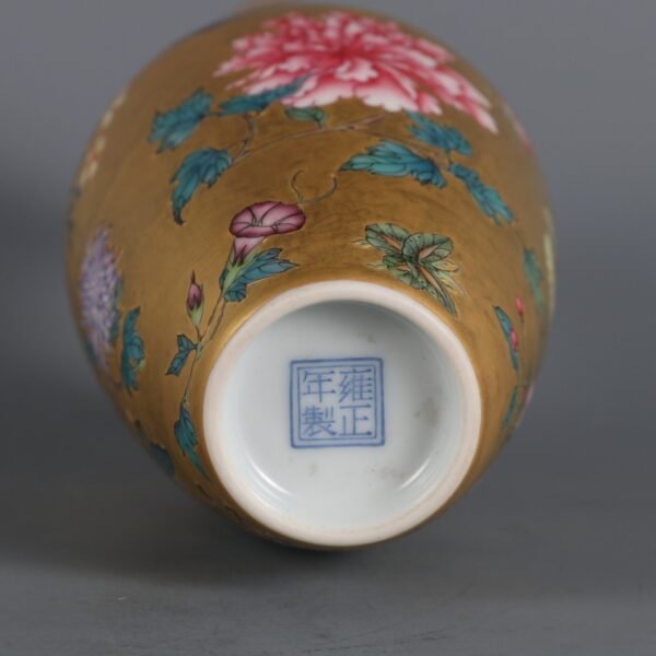butterfly pattern in gold and pink enamel, made in the Yongzheng period of the Qing Dynasty - Image 8