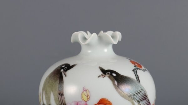 Qing Dynasty Yongzheng Period Famille Rose Flower and Bird Pattern Pomegranate Vase - Image 6
