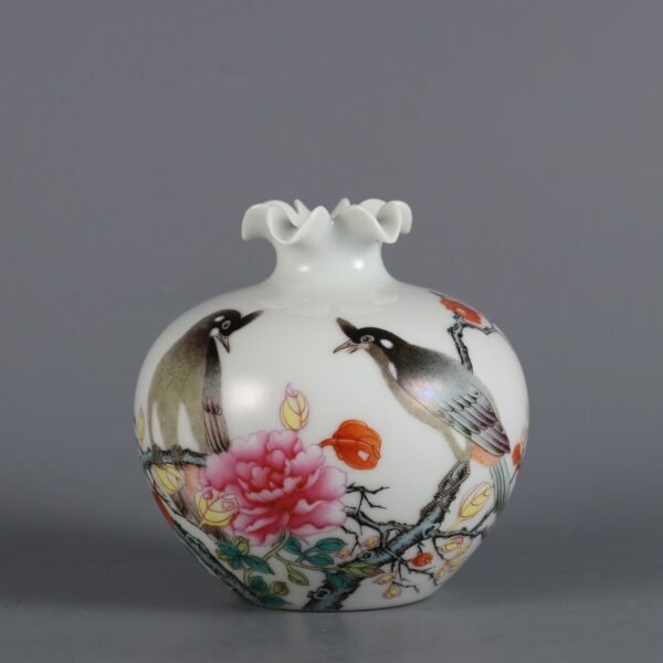 Qing Dynasty Yongzheng Period Famille Rose Flower and Bird Pattern Pomegranate Vase