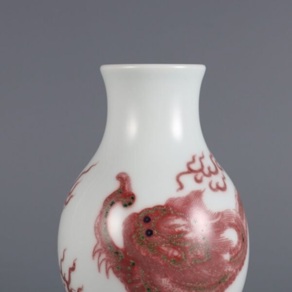 Small bottle with red dragon pattern made in Yongzheng Period of Qing Dynasty - Image 3