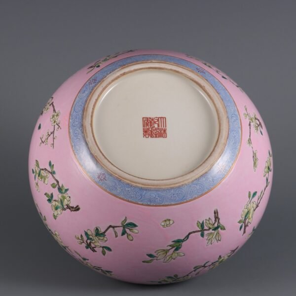 Rouge powder ground enamel flower pattern scroll jar made in the Qianlong period of the Qing Dynasty - Image 9
