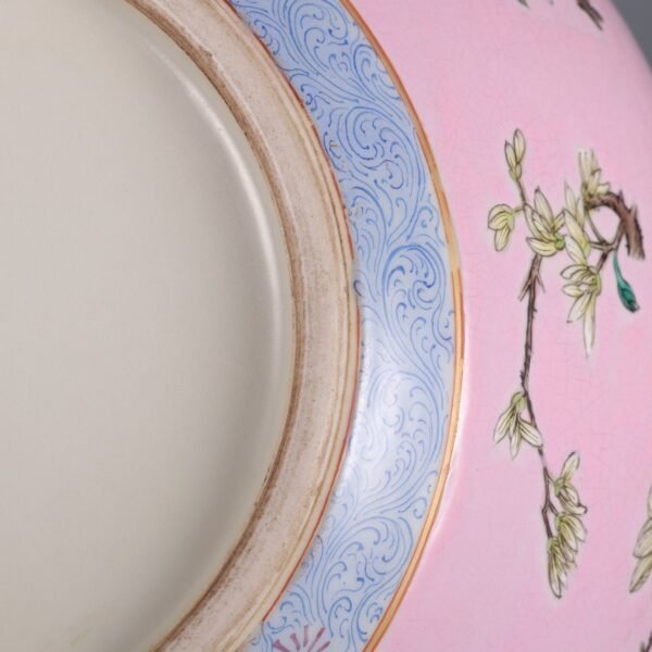 Rouge powder ground enamel flower pattern scroll jar made in the Qianlong period of the Qing Dynasty - Image 3