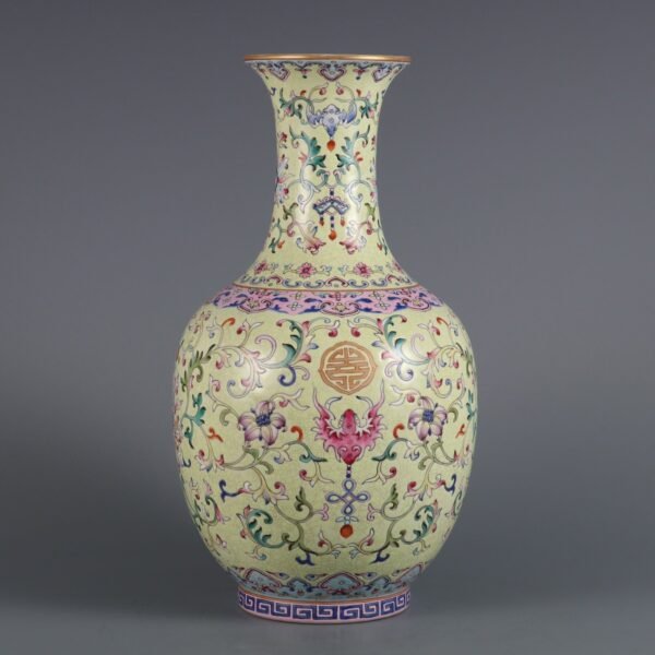 Qing Dynasty Qianlong period green ground famille rose passionflower pattern appreciation vase - Image 2