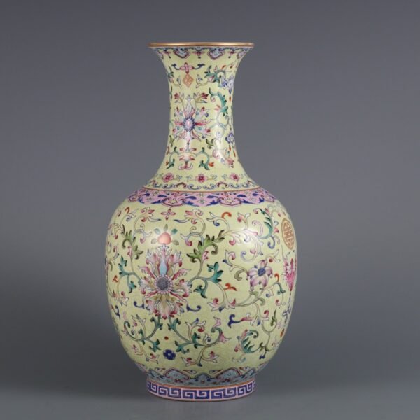 Qing Dynasty Qianlong period green ground famille rose passionflower pattern appreciation vase - Image 3