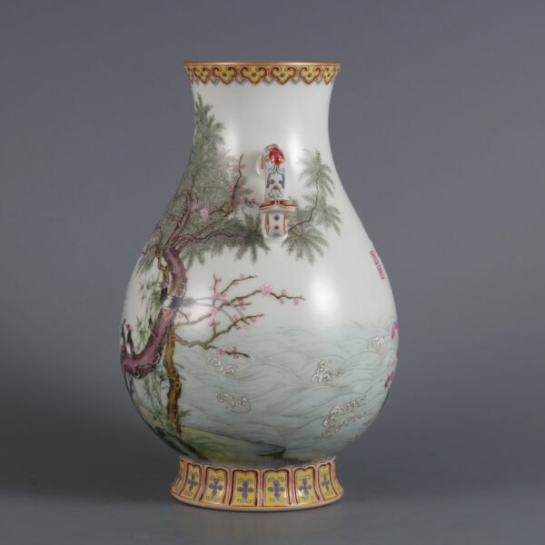 flower and bird pattern Ruyi ear vases made in the Qianlong period of the Qing Dynasty - Image 3