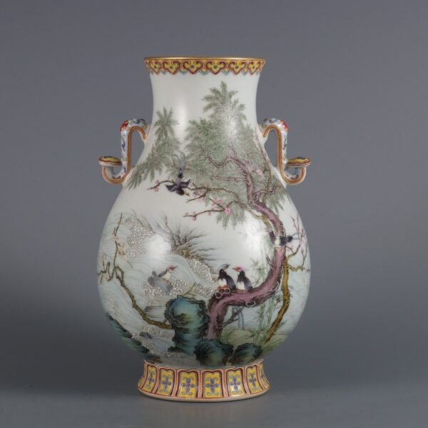 flower and bird pattern Ruyi ear vases made in the Qianlong period of the Qing Dynasty