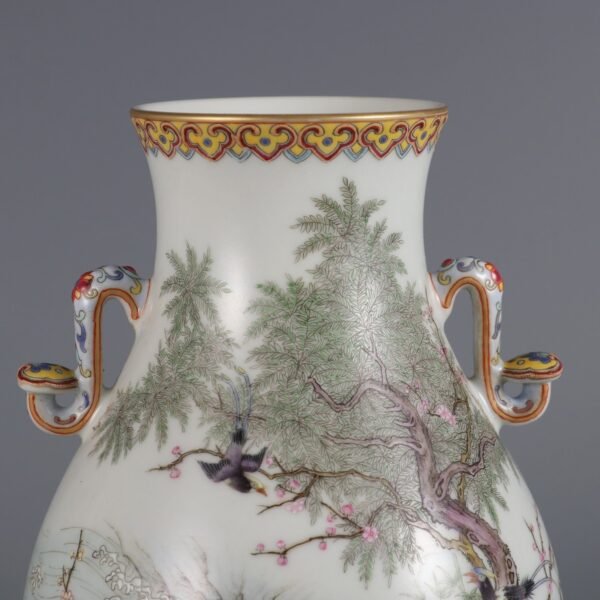 flower and bird pattern Ruyi ear vases made in the Qianlong period of the Qing Dynasty - Image 5