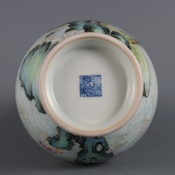 flower and bird pattern Ruyi ear vases made in the Qianlong period of the Qing Dynasty - Image 8
