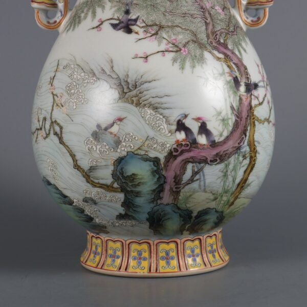 flower and bird pattern Ruyi ear vases made in the Qianlong period of the Qing Dynasty - Image 7