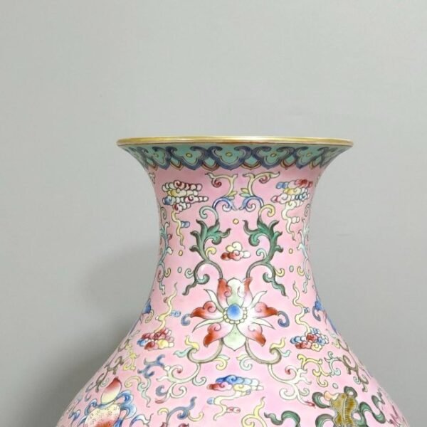 Qing Dynasty Daoguang pink ground auspicious eight treasures vase - Image 6