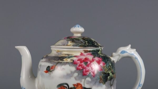 Qing Dynasty Qianlong period powder enamel mandarin duck poem teapot - Image 3