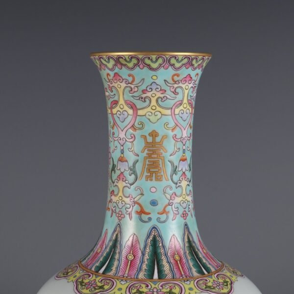 Qing Dynasty Qianlong period pink peach blossom pattern appreciation vase - Image 4