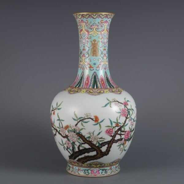 Qing Dynasty Qianlong period pink peach blossom pattern appreciation vase