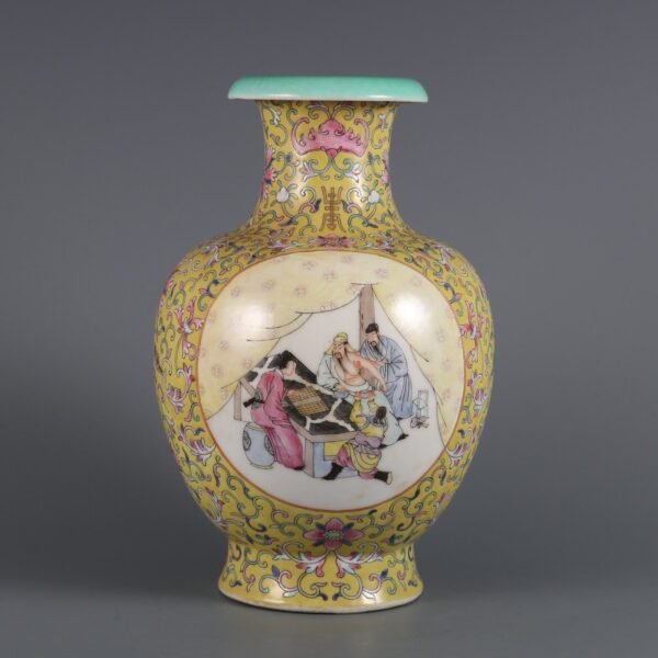 pomegranate vase with Three Kingdoms stories, made in the Qianlong period of the Qing Dynasty - Image 2