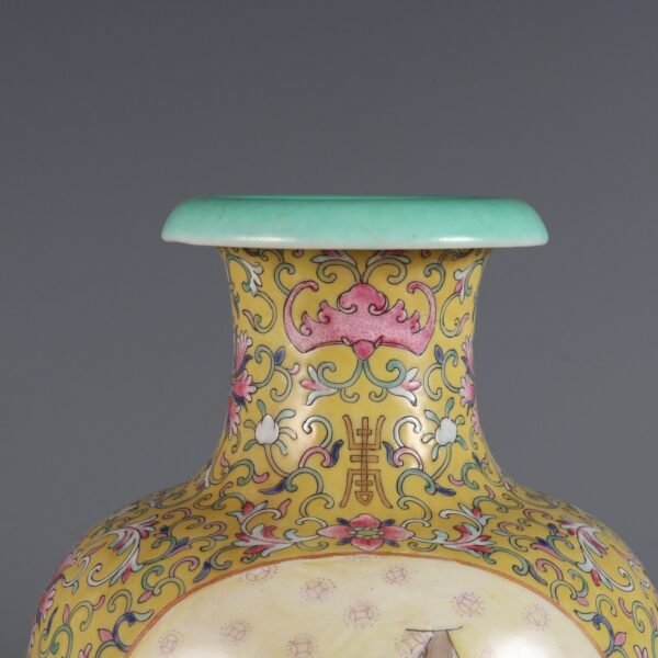 pomegranate vase with Three Kingdoms stories, made in the Qianlong period of the Qing Dynasty - Image 5