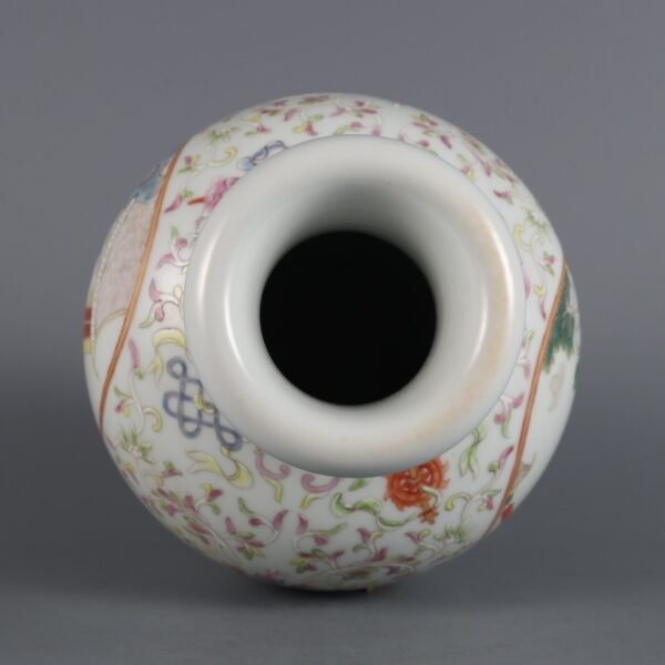 Qing Dynasty Qianlong period pink enamel lotus openwork figure pattern vase - Image 3