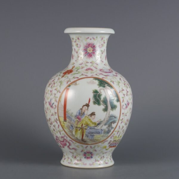 Qing Dynasty Qianlong period pink enamel lotus openwork figure pattern vase