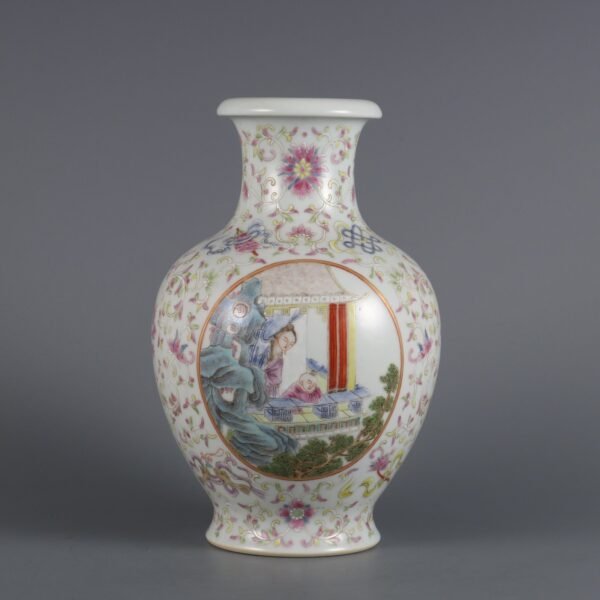 Qing Dynasty Qianlong period pink enamel lotus openwork figure pattern vase - Image 2
