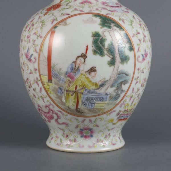 Qing Dynasty Qianlong period pink enamel lotus openwork figure pattern vase - Image 6
