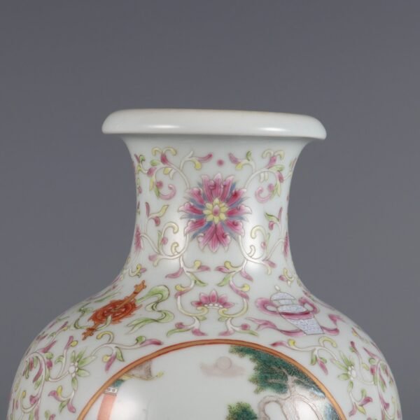 Qing Dynasty Qianlong period pink enamel lotus openwork figure pattern vase - Image 7