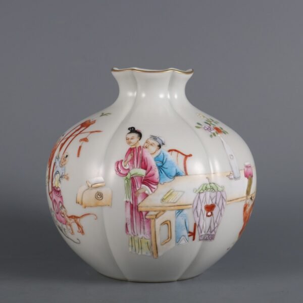 Qing Dynasty Yongzheng Emperor imperial enameled melon and pomegranate vase with a picture - Image 2