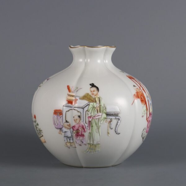 Qing Dynasty Yongzheng Emperor imperial enameled melon and pomegranate vase with a picture