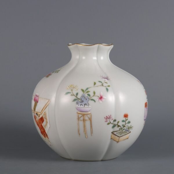 Qing Dynasty Yongzheng Emperor imperial enameled melon and pomegranate vase with a picture - Image 4