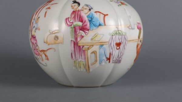 Qing Dynasty Yongzheng Emperor imperial enameled melon and pomegranate vase with a picture - Image 6
