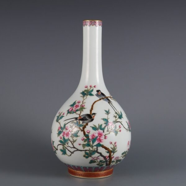 Qing Dynasty Qianlong period pastel flower and bird pattern poem gallbladder vase