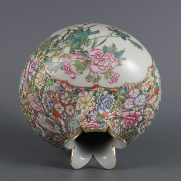 flower-patterned pomegranate vase made in the Qianlong period of the Qing Dynasty - Image 3