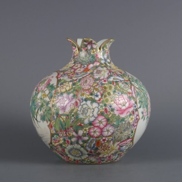 flower-patterned pomegranate vase made in the Qianlong period of the Qing Dynasty - Image 6