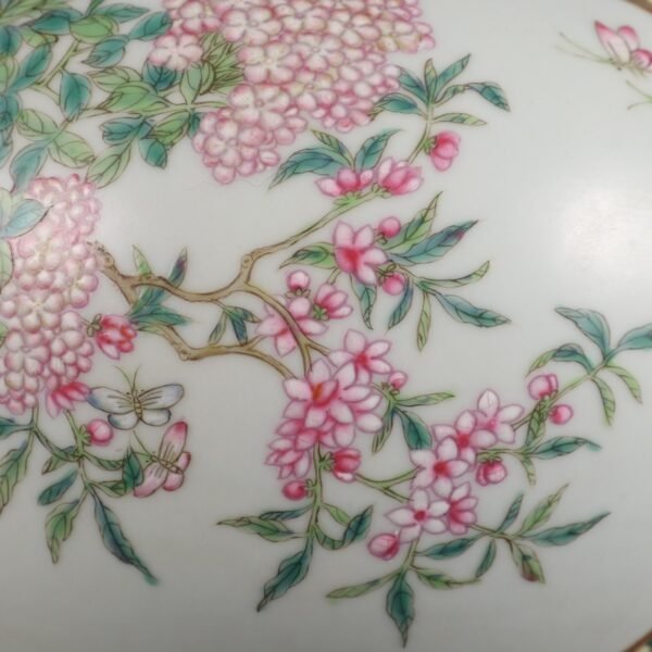 flower-patterned pomegranate vase made in the Qianlong period of the Qing Dynasty - Image 7