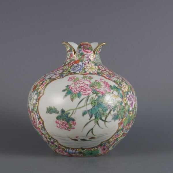 flower-patterned pomegranate vase made in the Qianlong period of the Qing Dynasty - Image 2