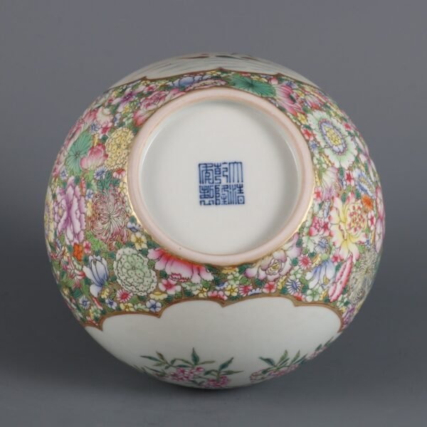 flower-patterned pomegranate vase made in the Qianlong period of the Qing Dynasty - Image 8