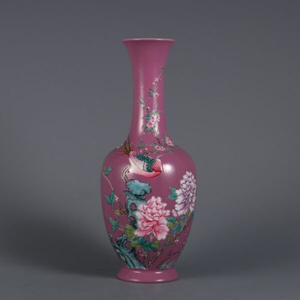pastel-colored flower and bird patterns, made in the Tongzhi period of the Qing Dynasty